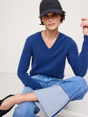 Banana Republic Lightweight Cashmere V-Neck Sweater